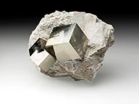 Pyritstufe mit 3 Würfel(n)