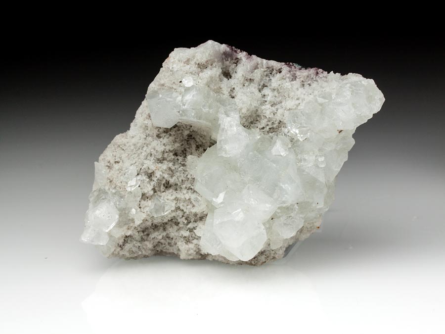 Apophyllit auf Chalcedon