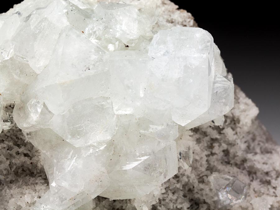 Apophyllit auf Chalcedon