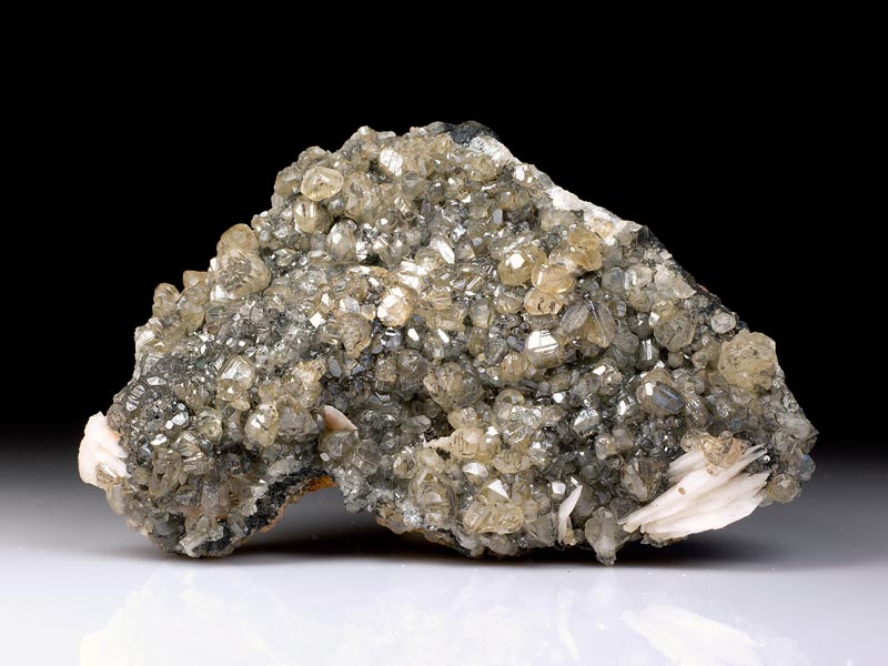 Cerussitkristalle auf Baryt aus Marokko